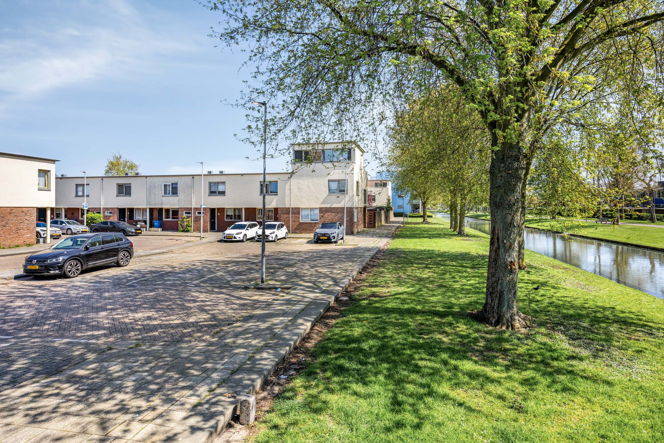 Ruime 3-kamer woning met zonnig zuidenbalkon in rustige Rotterdam-Zuid wijk — 36
