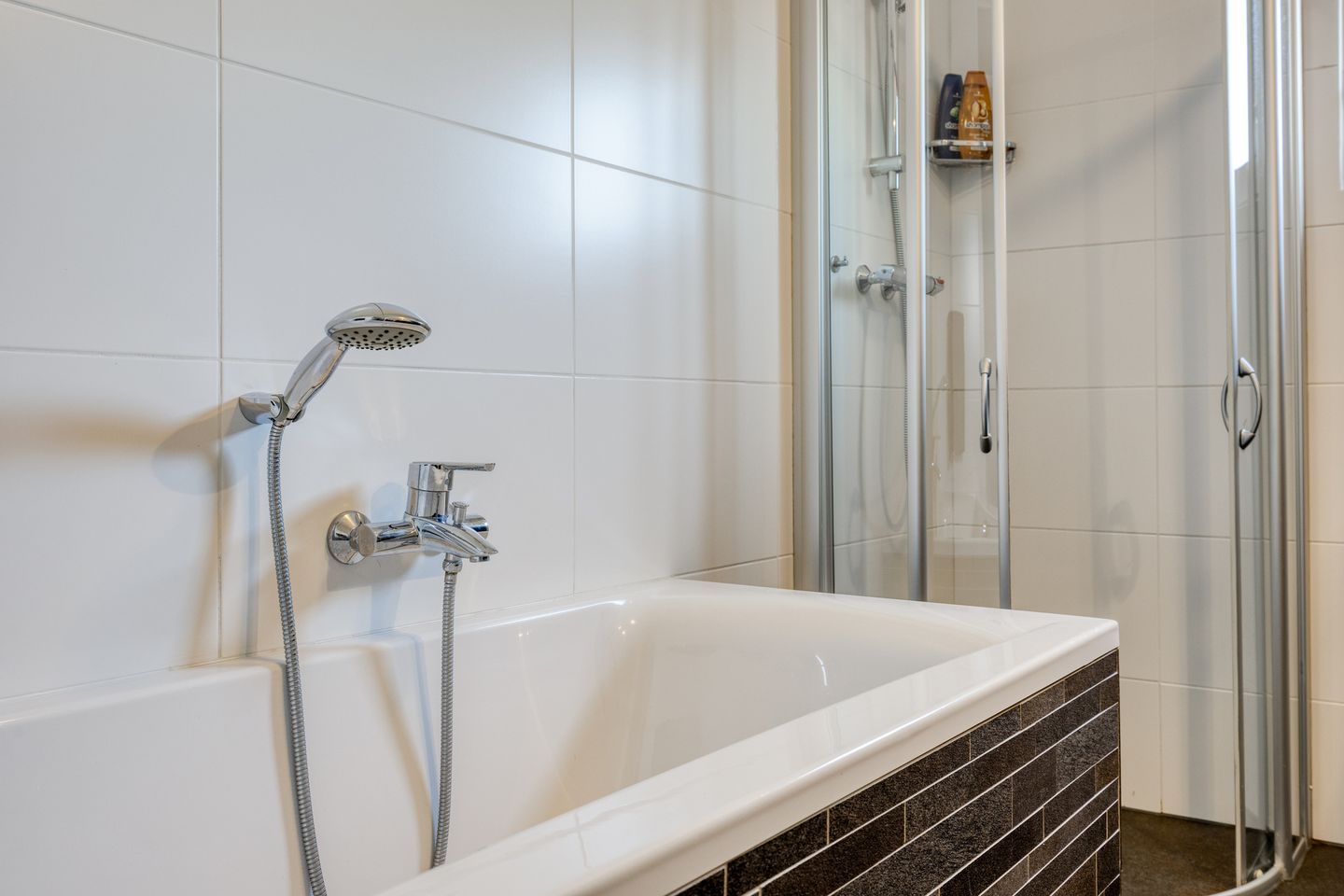 Ruime 3-kamer woning met zonnig zuidenbalkon in rustige Rotterdam-Zuid wijk — 14