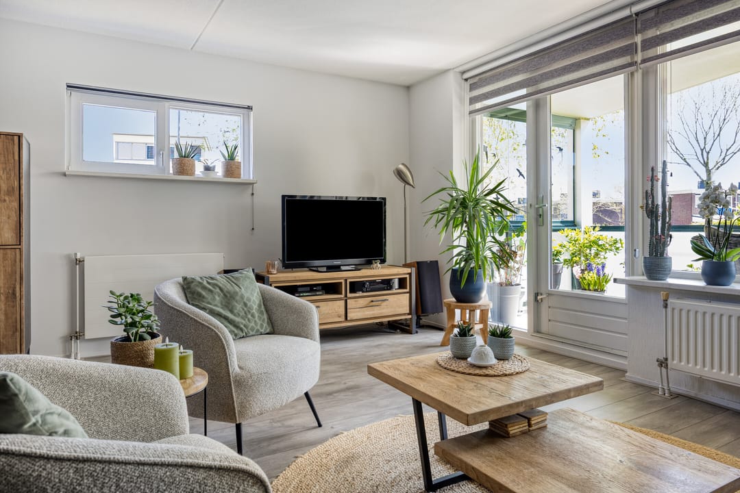 Ruime 3-kamer woning met zonnig zuidenbalkon in rustige Rotterdam-Zuid wijk — 23