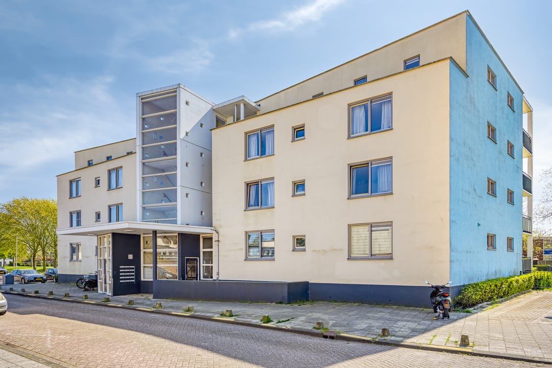 Ruime 3-kamer woning met zonnig zuidenbalkon in rustige Rotterdam-Zuid wijk — 47