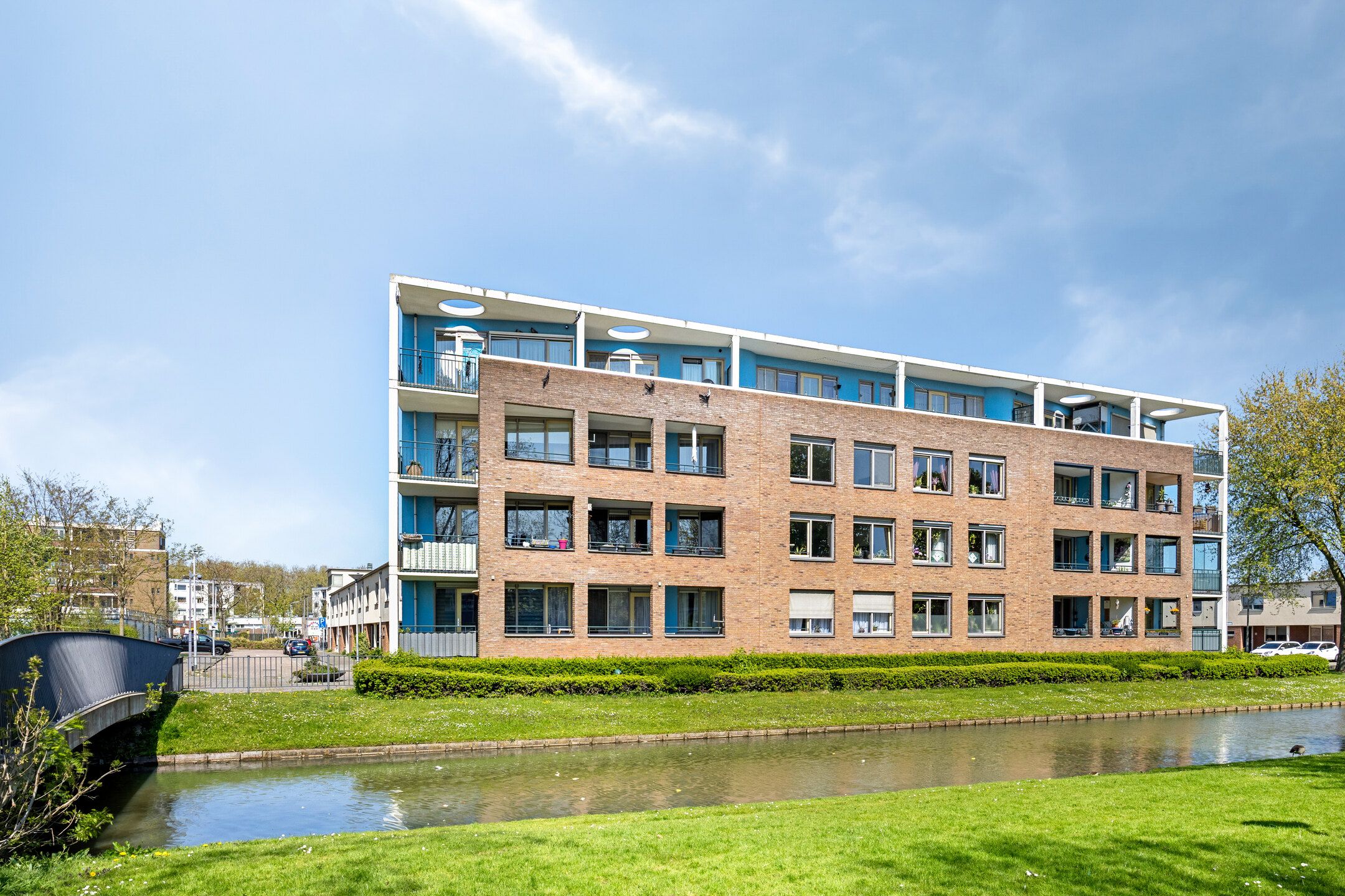 Ruime 3-kamer woning met zonnig zuidenbalkon in rustige Rotterdam-Zuid wijk — 42