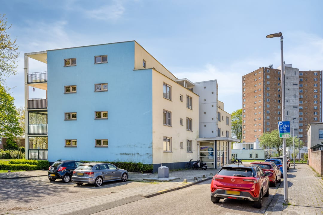Ruime 3-kamer woning met zonnig zuidenbalkon in rustige Rotterdam-Zuid wijk — 46