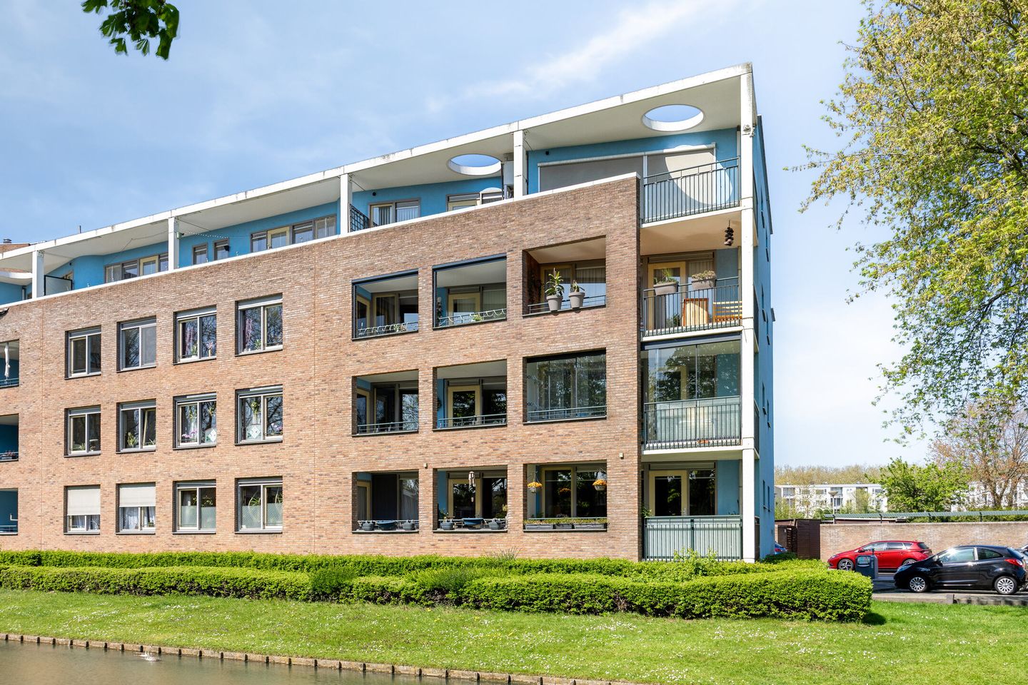 Ruime 3-kamer woning met zonnig zuidenbalkon in rustige Rotterdam-Zuid wijk — 44