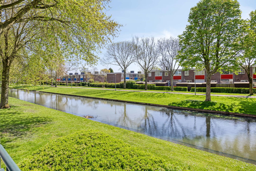 Ruime 3-kamer woning met zonnig zuidenbalkon in rustige Rotterdam-Zuid wijk — 38