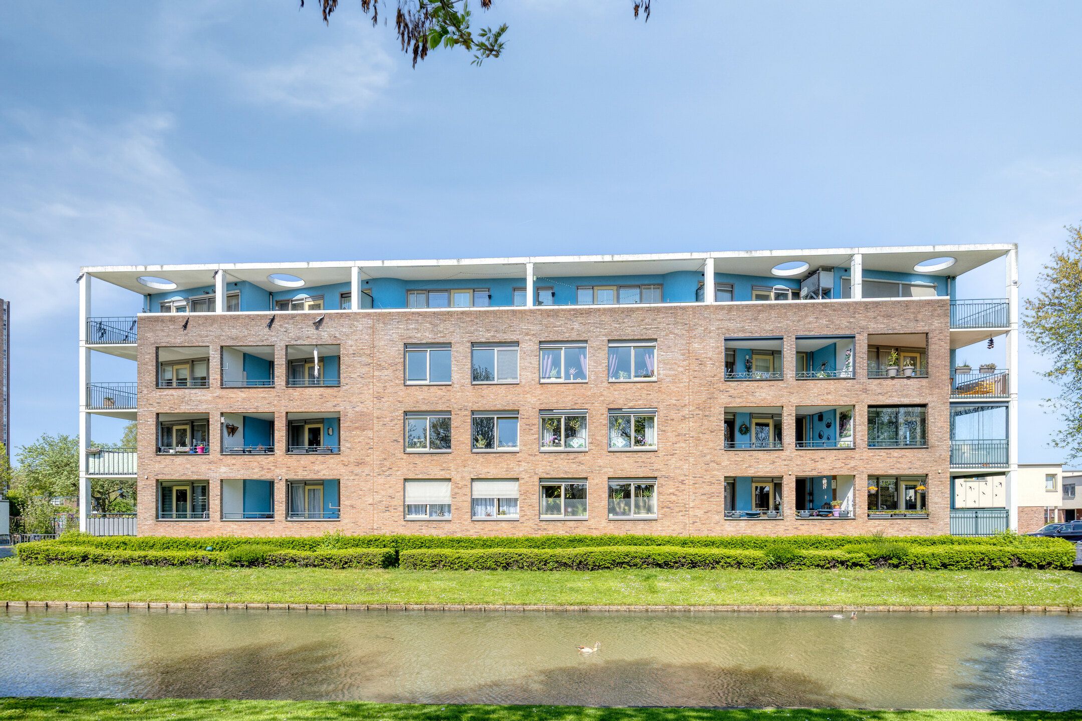 Ruime 3-kamer woning met zonnig zuidenbalkon in rustige Rotterdam-Zuid wijk — 45