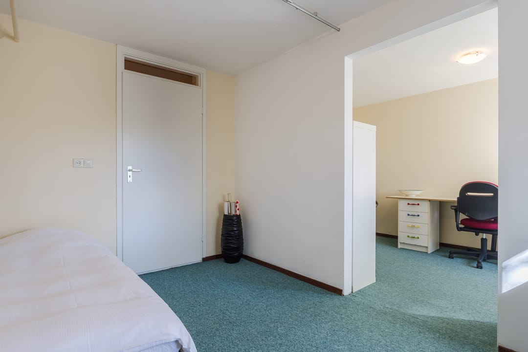 Detached living on a top location with two full residential units and panoramic Maas views — 42