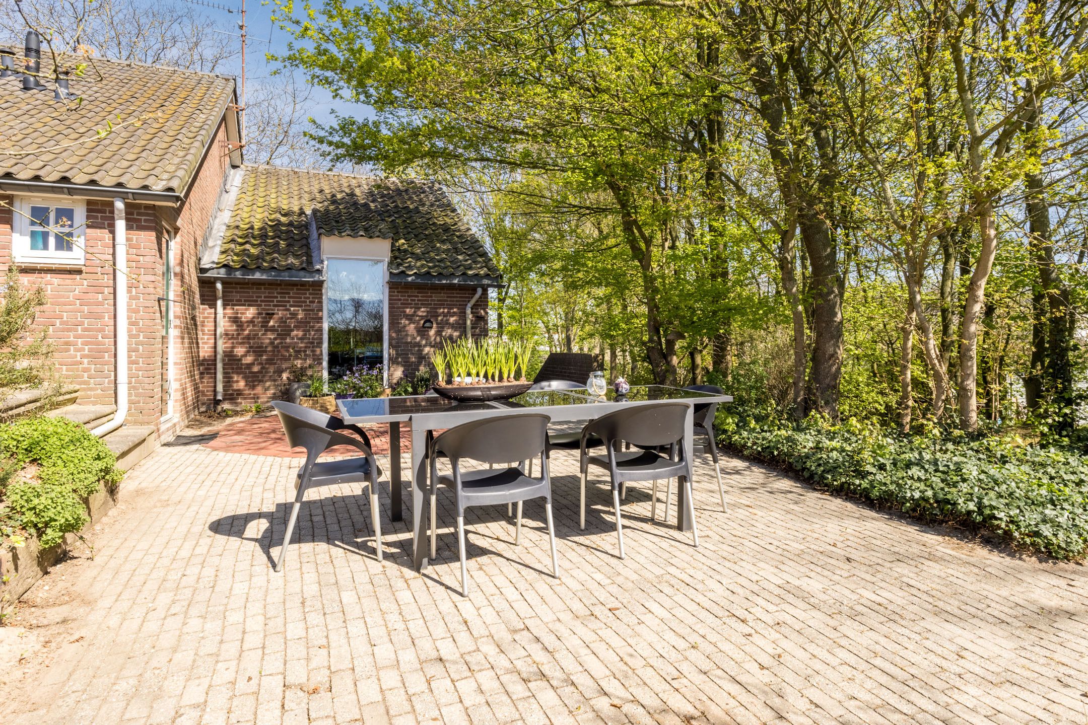 Detached living on a top location with two full residential units and panoramic Maas views — 62