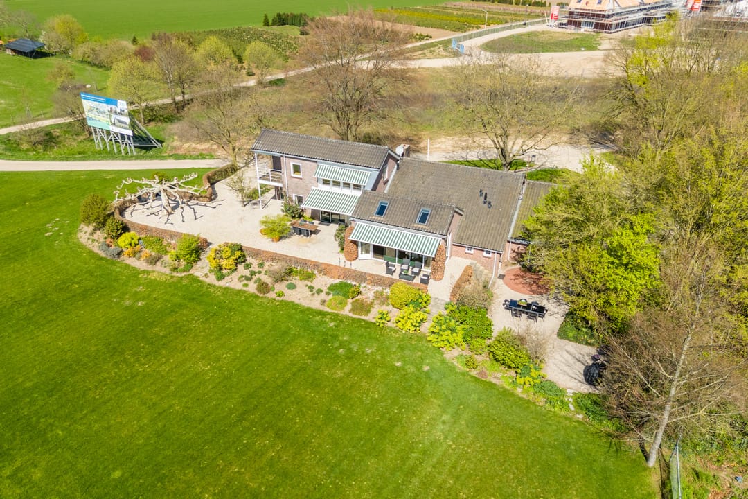 Detached living on a top location with two full residential units and panoramic Maas views — 102