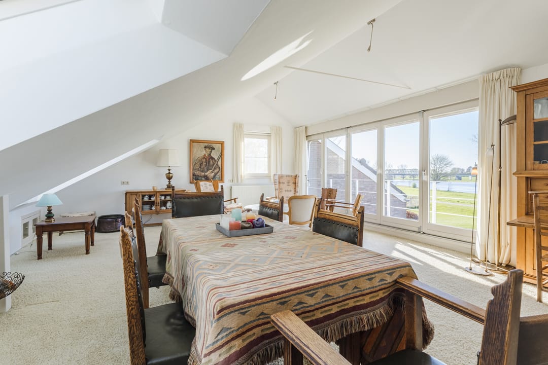 Detached living on a top location with two full residential units and panoramic Maas views — 90