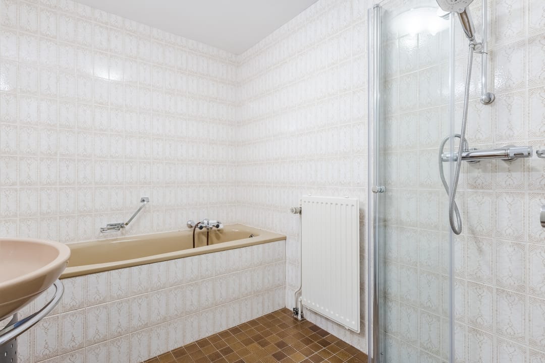 Detached living on a top location with two full residential units and panoramic Maas views — 25