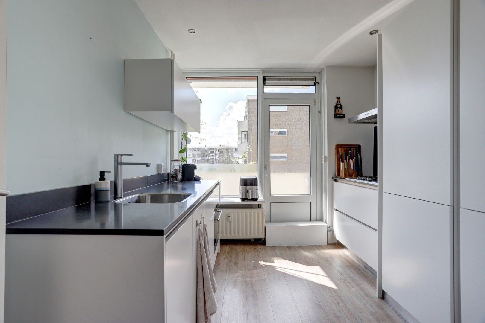Photo 3 of Van Opbergenstraat 10