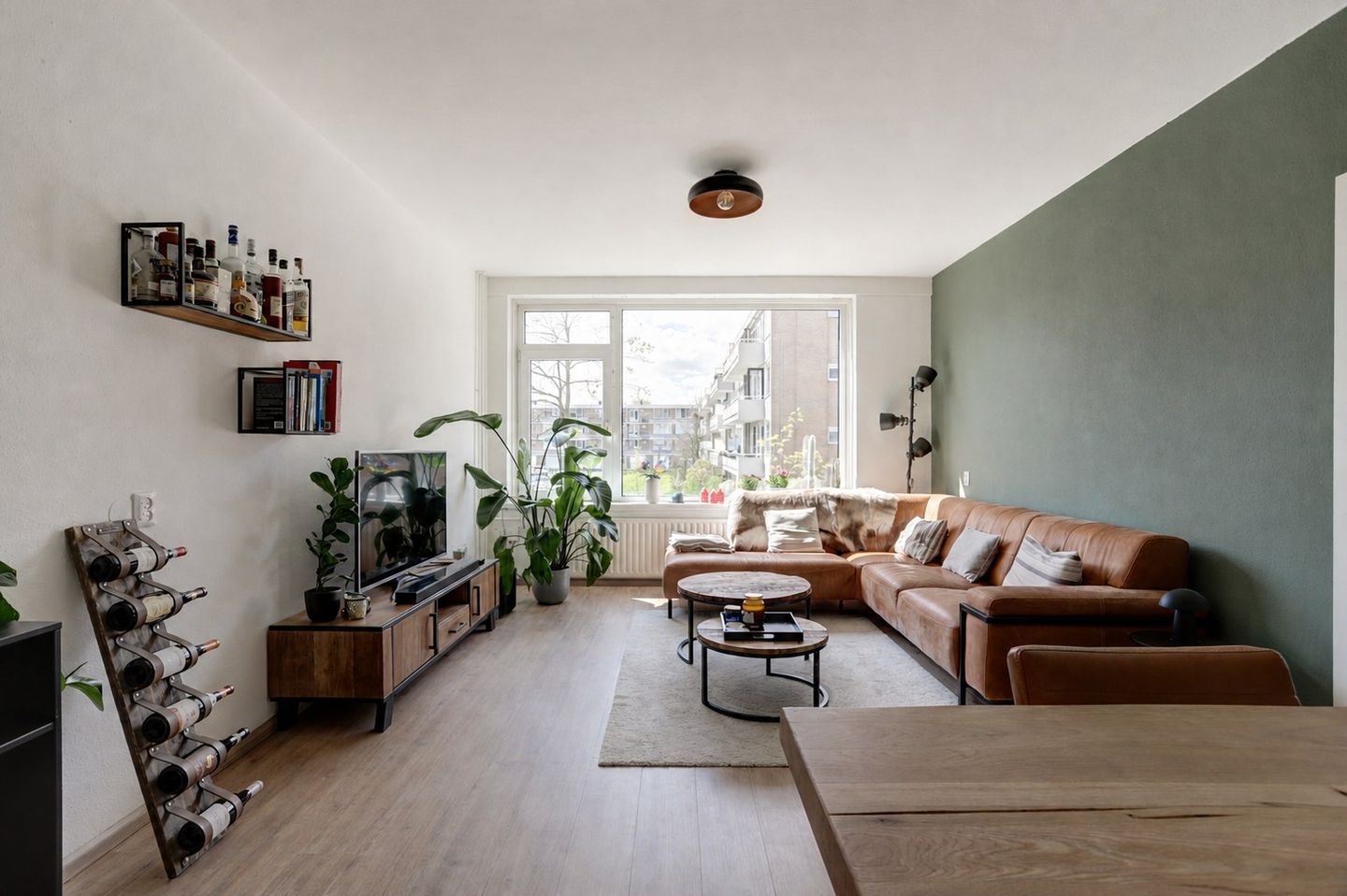 Photo 4 of Van Opbergenstraat 10