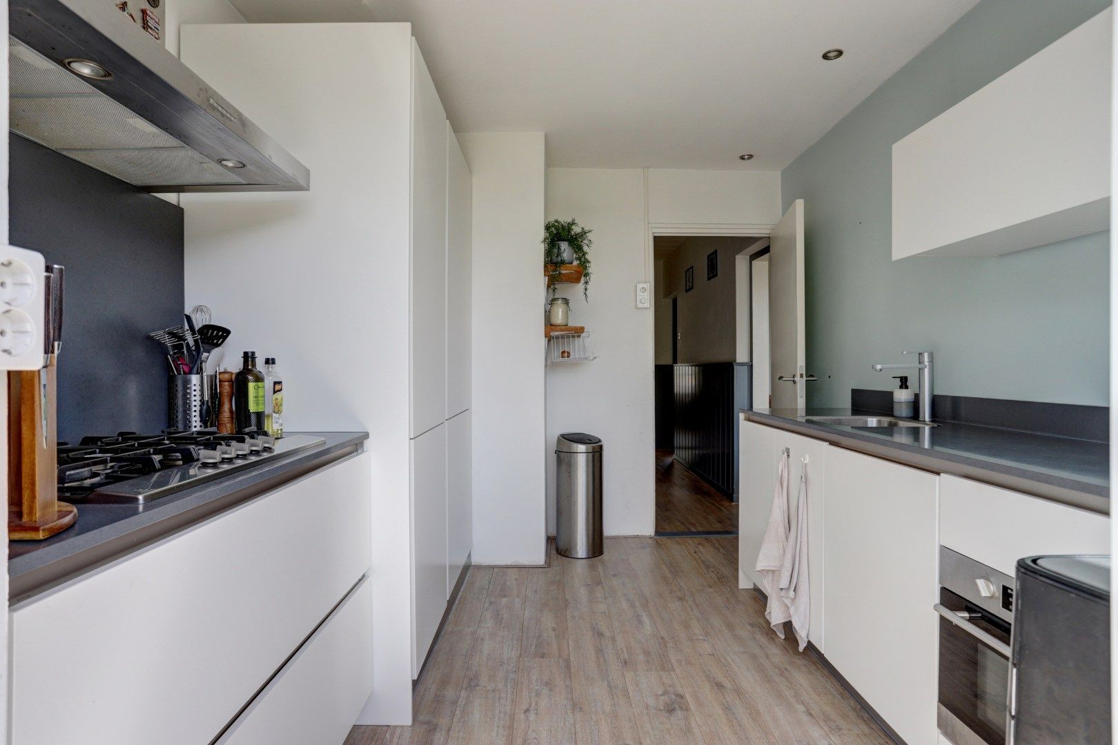 Photo 9 of Van Opbergenstraat 10