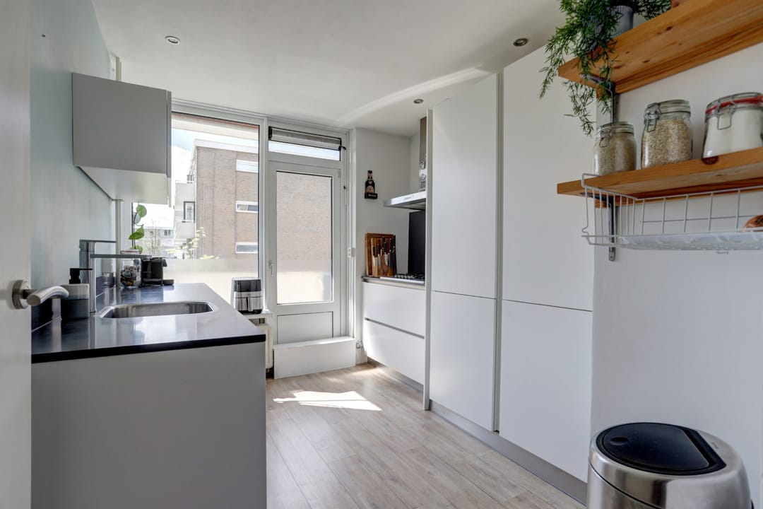Photo 7 of Van Opbergenstraat 10