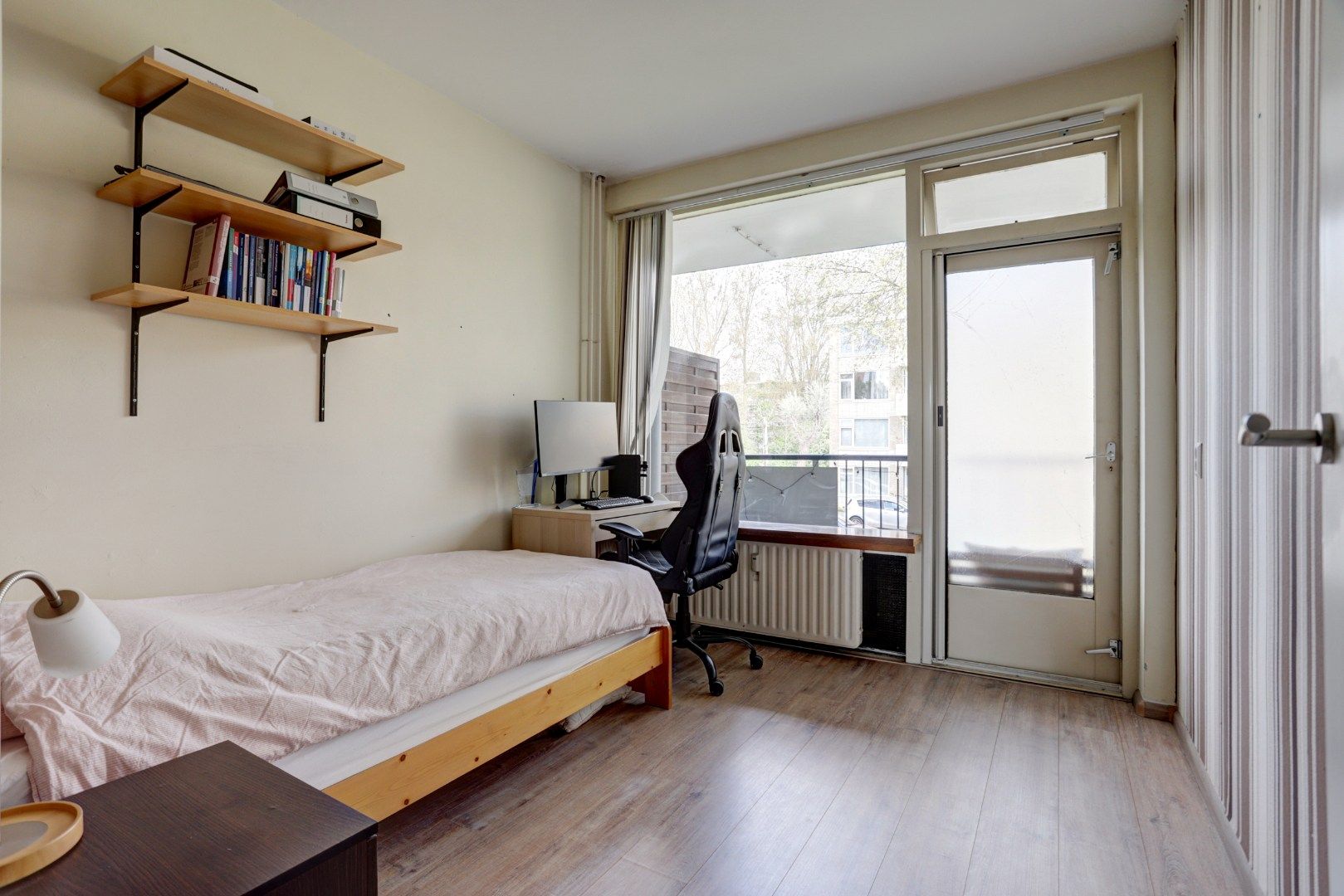 Photo 18 of Van Opbergenstraat 10