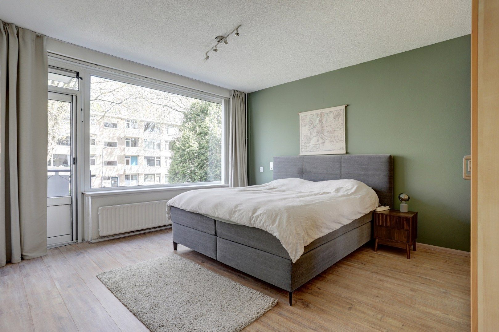 Photo 15 of Van Opbergenstraat 10