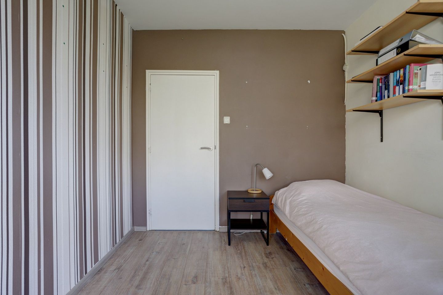Photo 19 of Van Opbergenstraat 10
