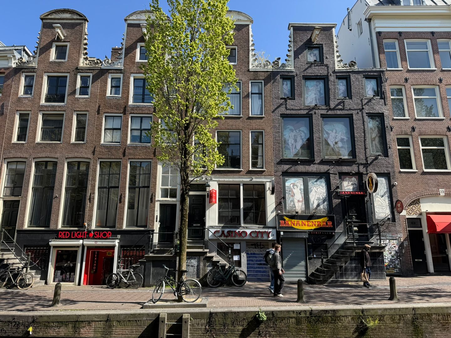 View photo 2 of Oudezijds Achterburgwal 35-A