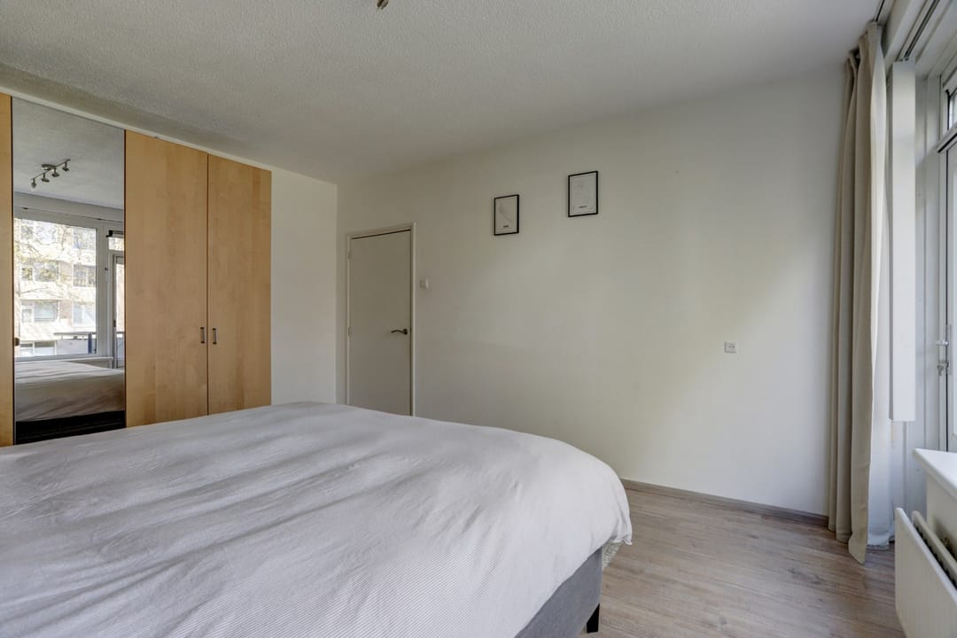 Photo 16 of Van Opbergenstraat 10