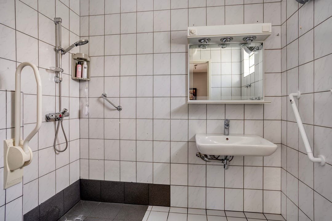 Ruimtelijke vrijstaande woning in Beek met dubbele bewoning en fijne tuin — 23