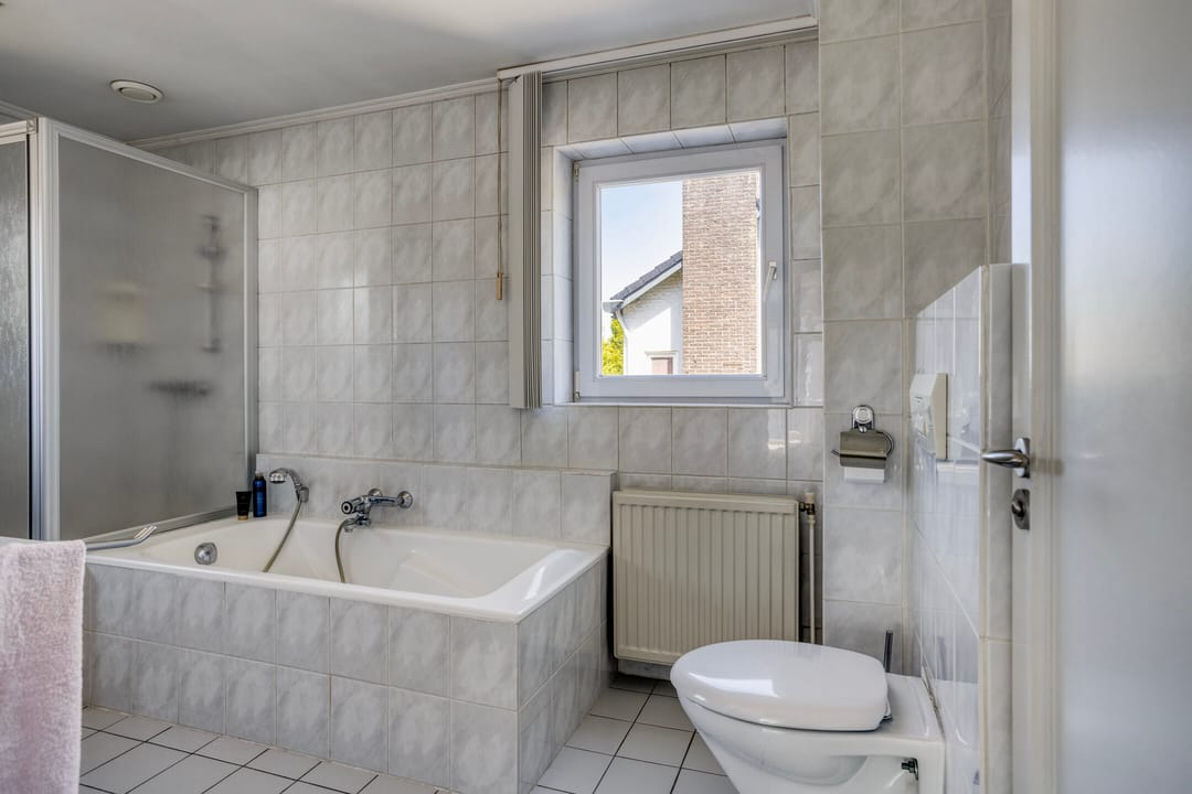 Ruimtelijke vrijstaande woning in Beek met dubbele bewoning en fijne tuin — 41