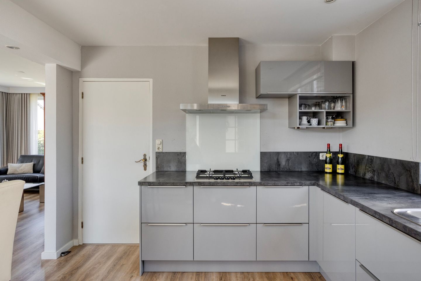 Ruimtelijke vrijstaande woning in Beek met dubbele bewoning en fijne tuin — 10