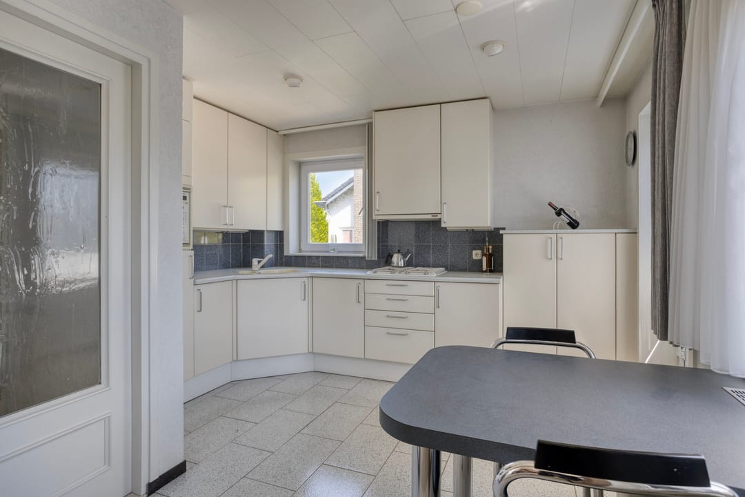 Ruimtelijke vrijstaande woning in Beek met dubbele bewoning en fijne tuin — 37