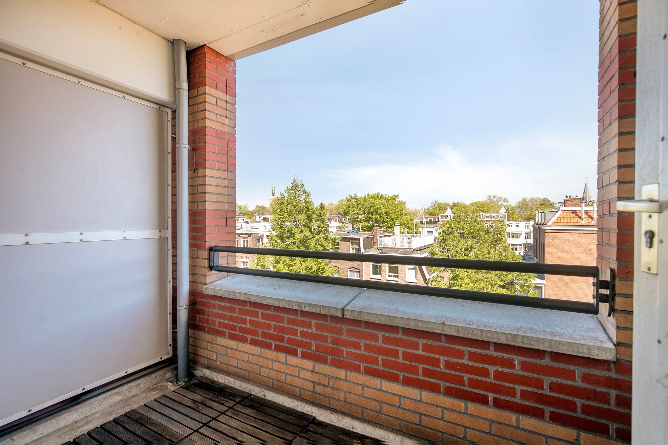 Spacious 4-room apartment with skyline views near Utrecht historic center — 21