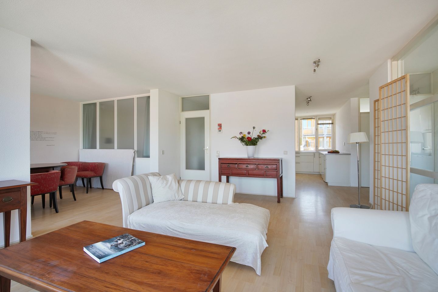 Spacious 4-room apartment with skyline views near Utrecht historic center — 14