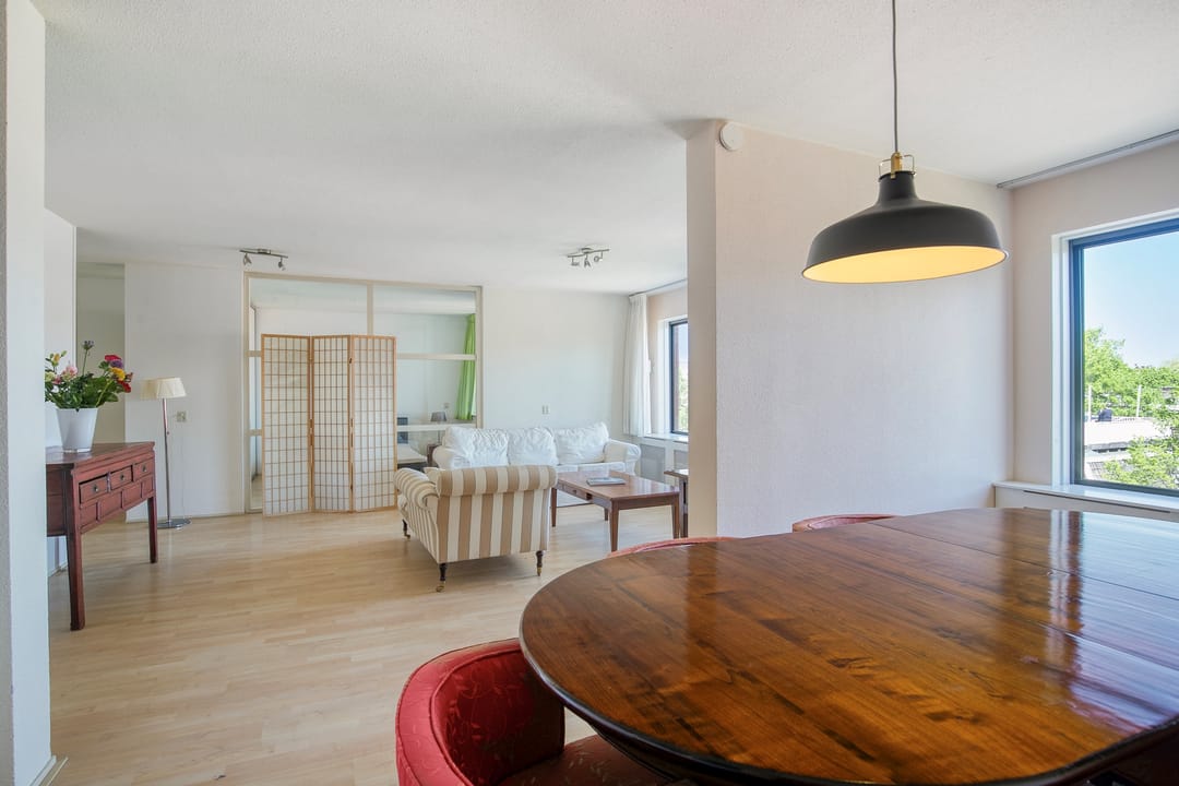 Spacious 4-room apartment with skyline views near Utrecht historic center — 16