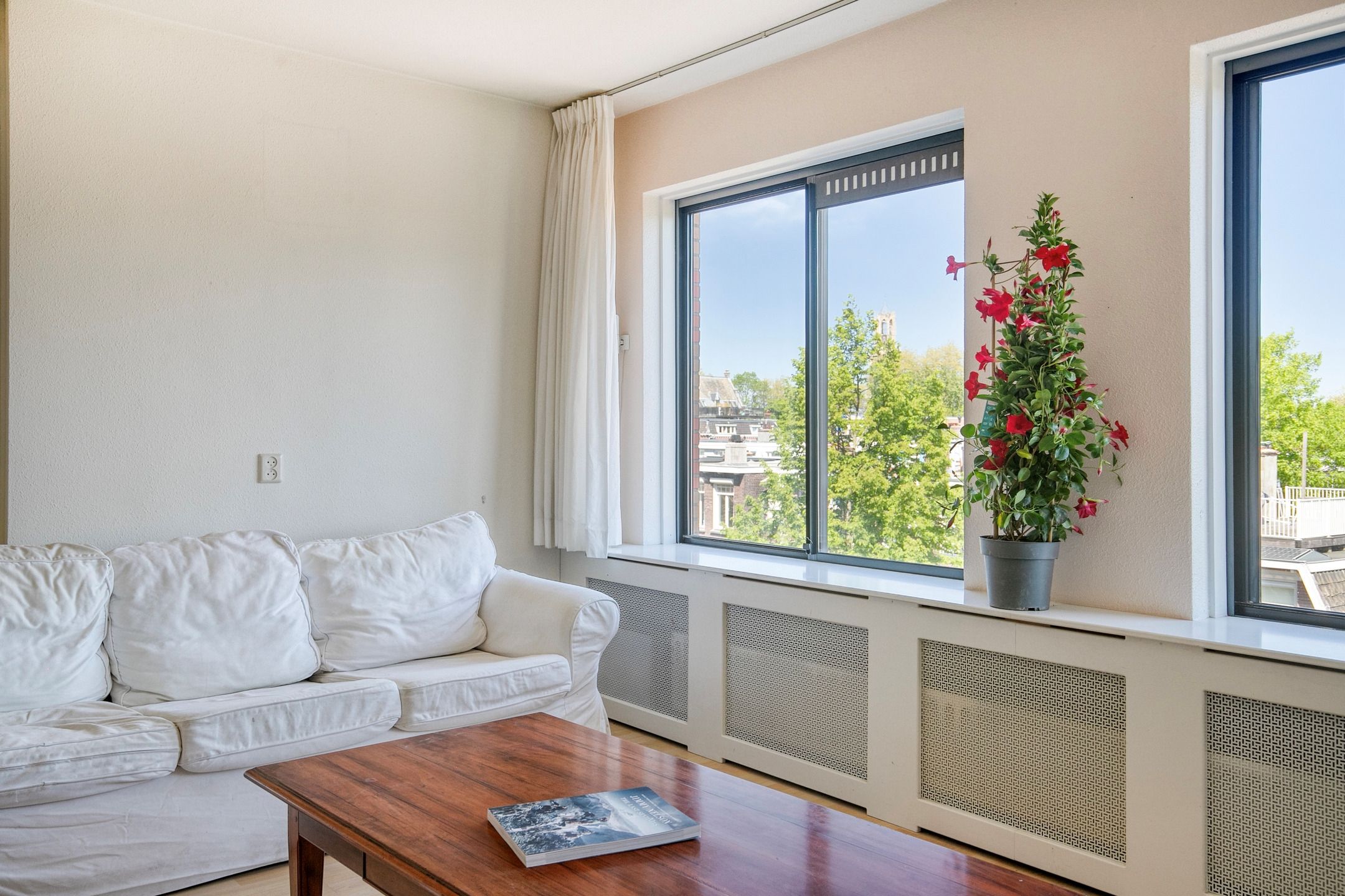 Spacious 4-room apartment with skyline views near Utrecht historic center — 12