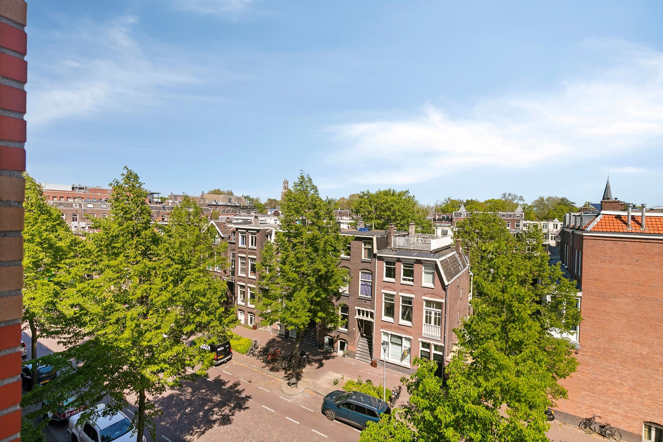 Spacious 4-room apartment with skyline views near Utrecht historic center — 24