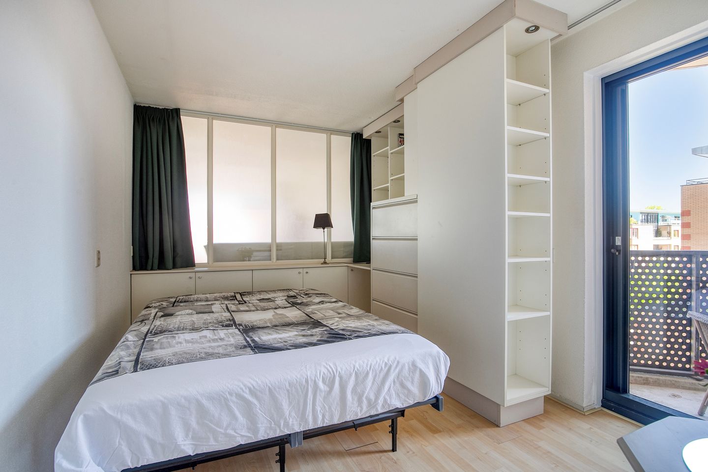 Spacious 4-room apartment with skyline views near Utrecht historic center — 25