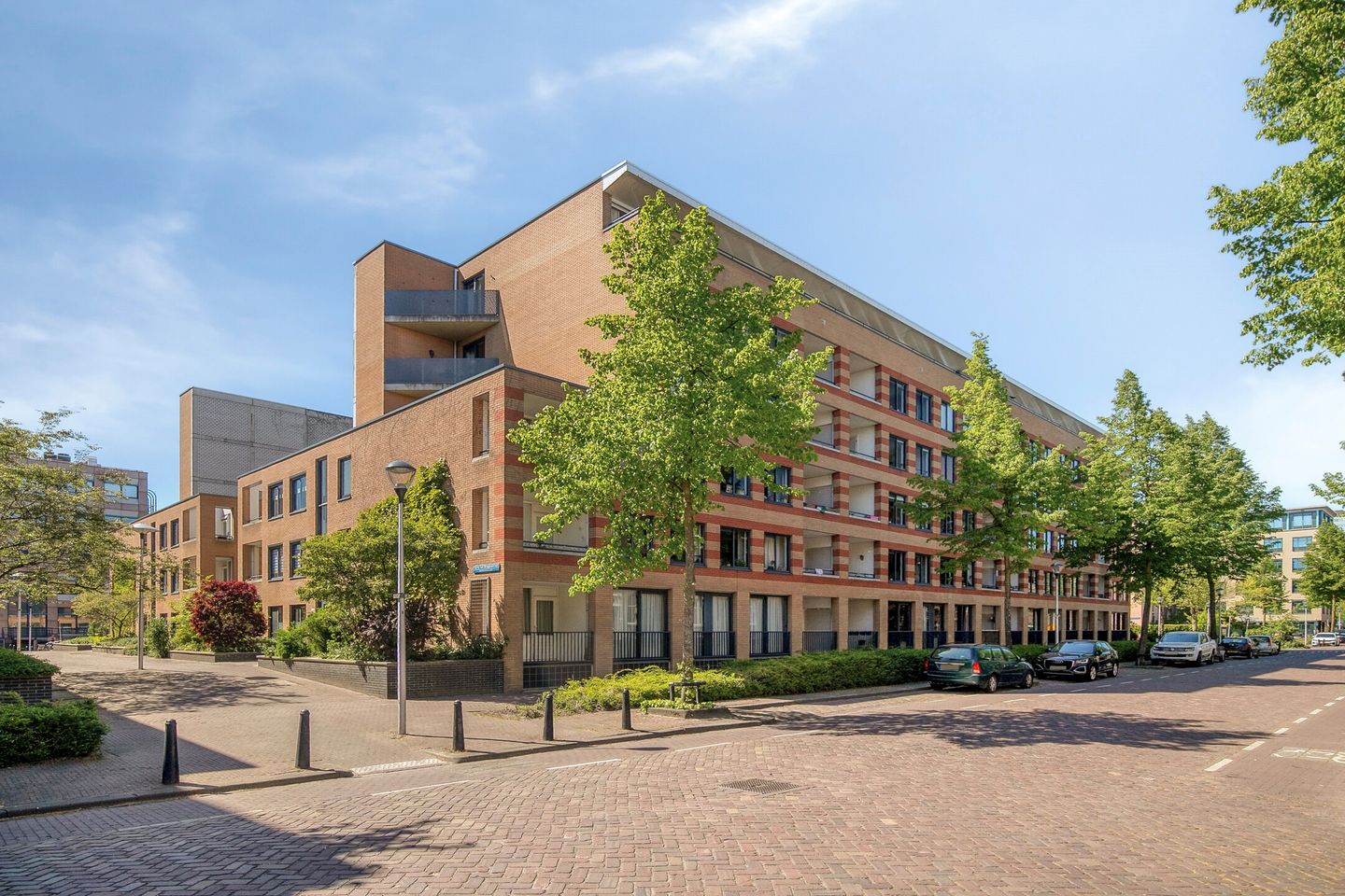 Spacious 4-room apartment with skyline views near Utrecht historic center — 34