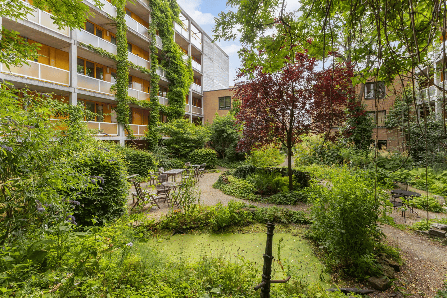 Spacious 4-room apartment with skyline views near Utrecht historic center — 40