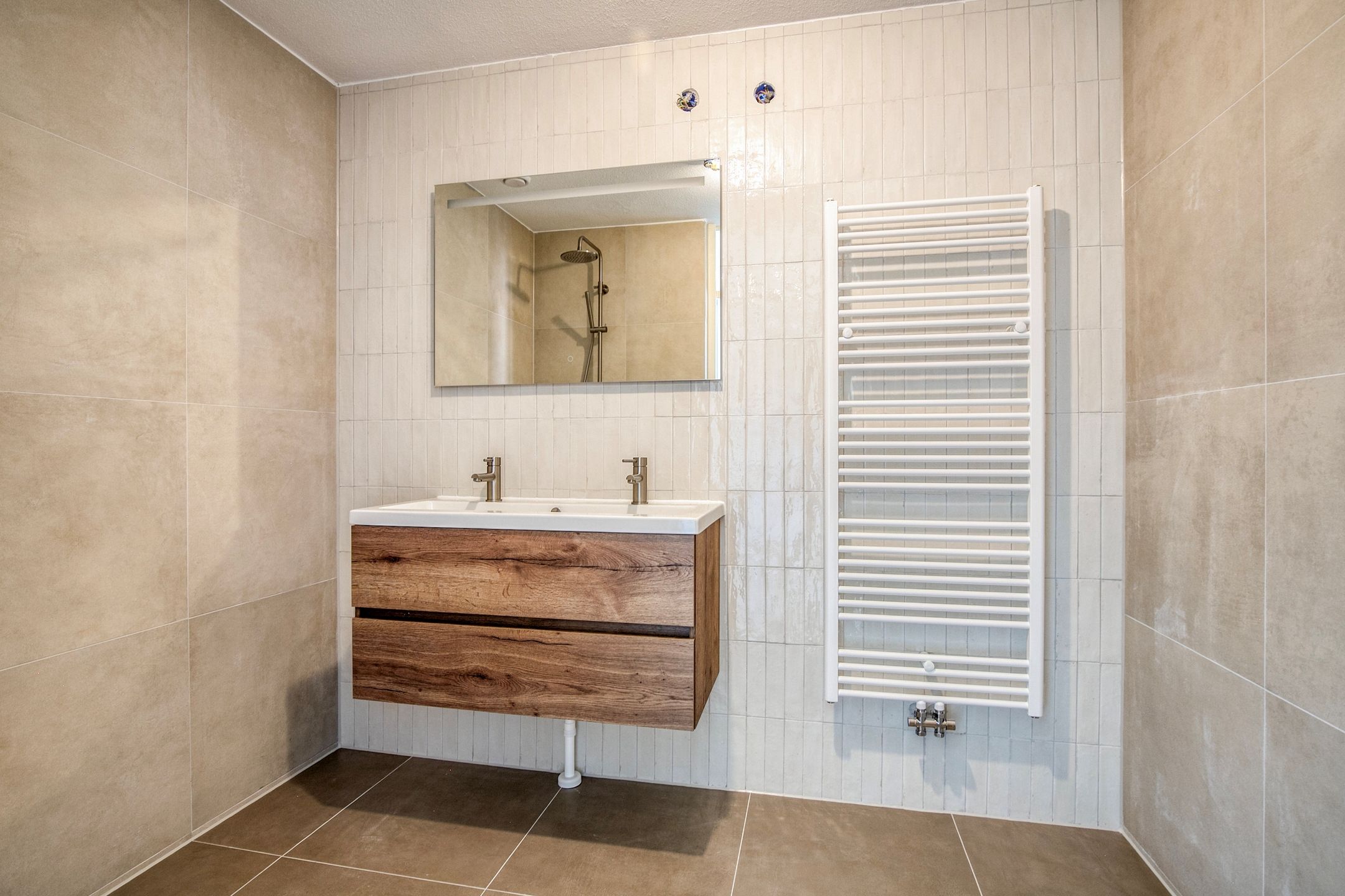 Spacious 4-room apartment with skyline views near Utrecht historic center — 30