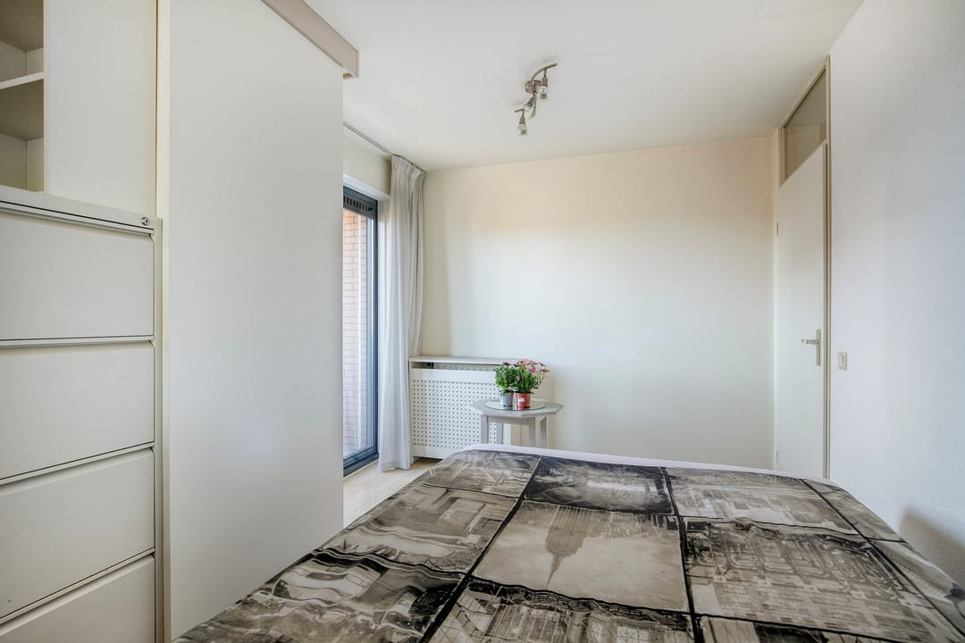 Spacious 4-room apartment with skyline views near Utrecht historic center — 26