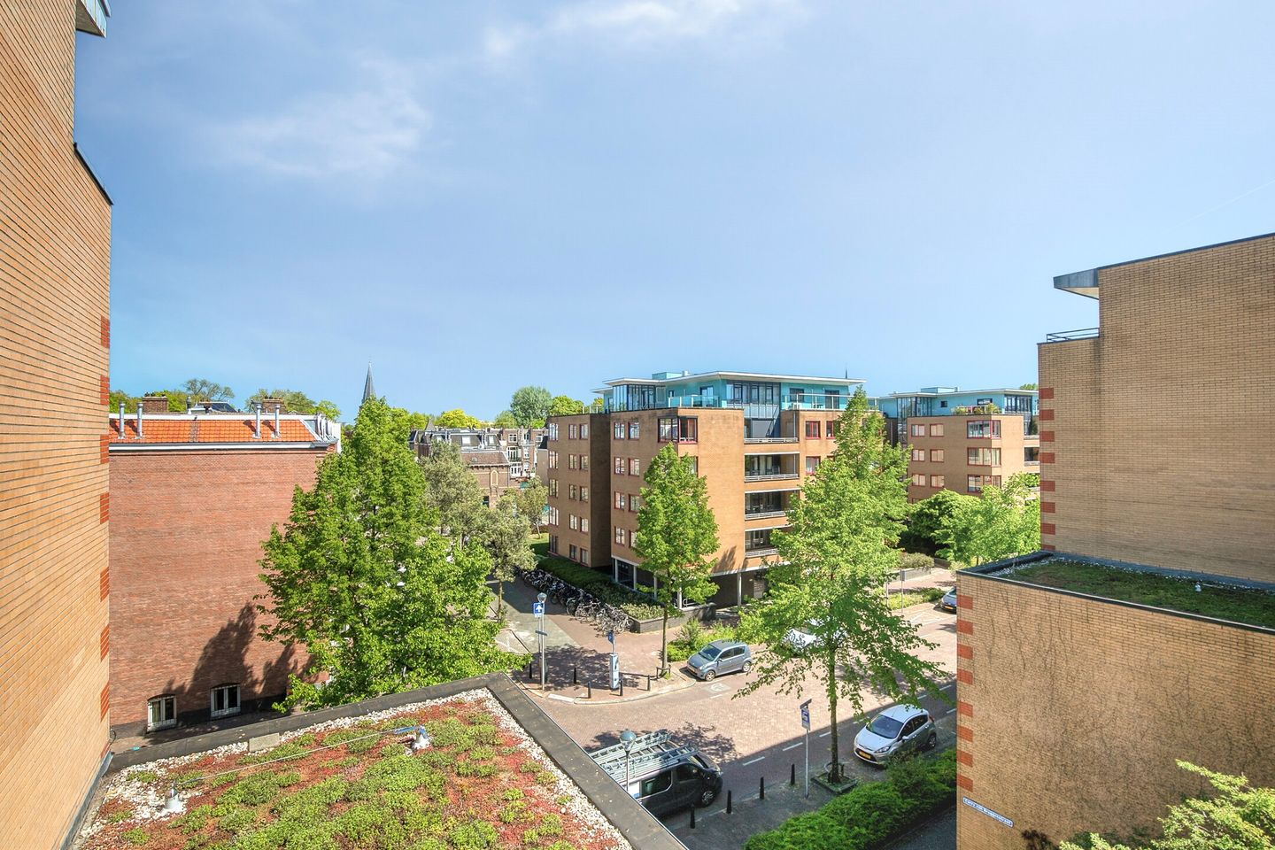 Spacious 4-room apartment with skyline views near Utrecht historic center — 29