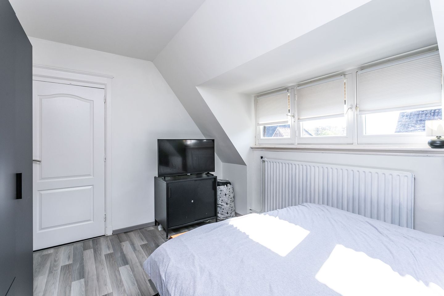 Renovated Semi-Detached Home with Double Garage in Brunssum — 20