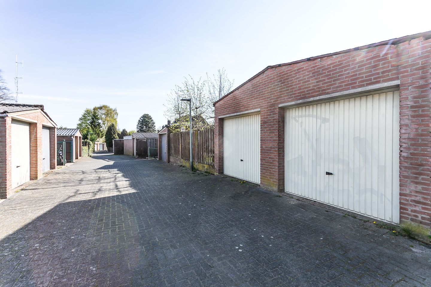 Renovated Semi-Detached Home with Double Garage in Brunssum — 40