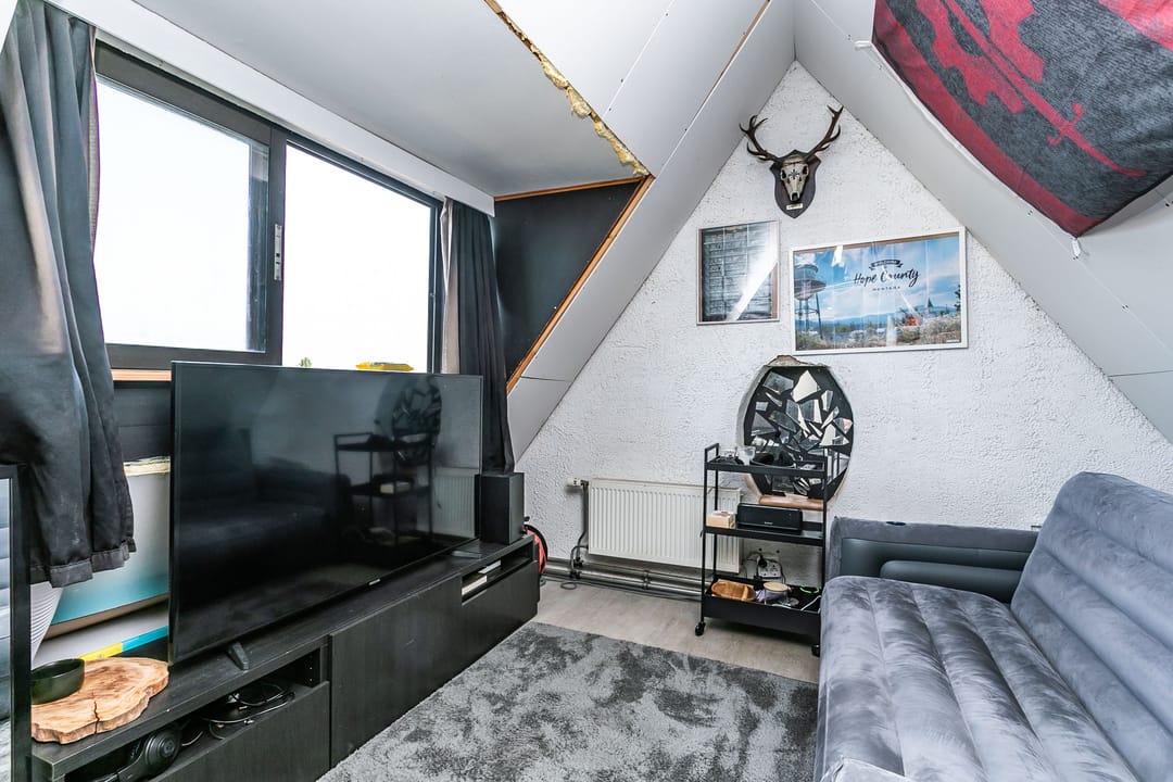 Renovated Semi-Detached Home with Double Garage in Brunssum — 28