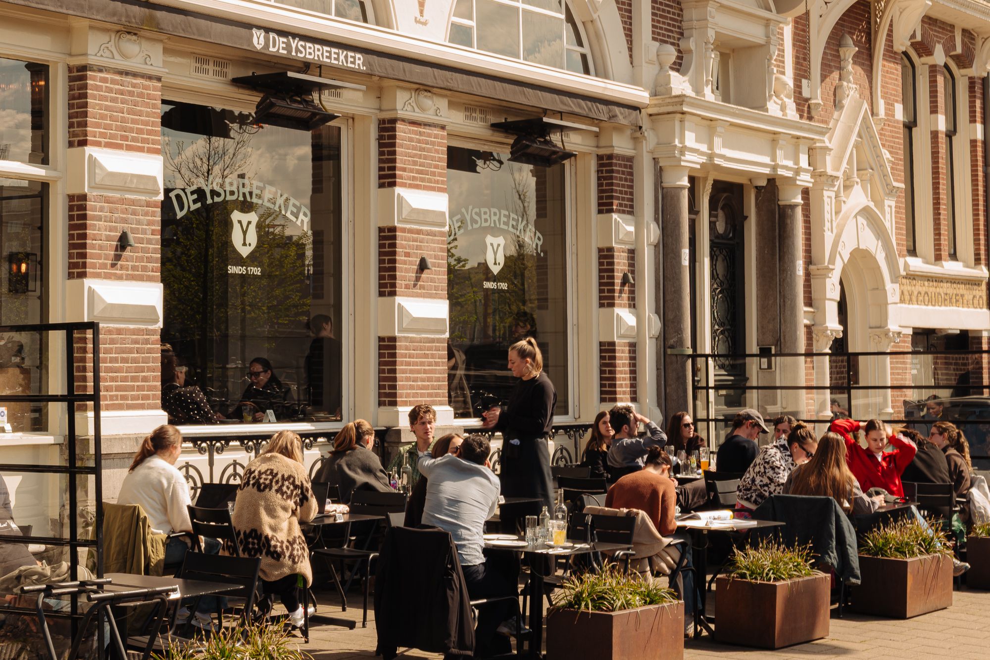 Characterful 2-Bedroom Apartment with Original Details in Oosterparkbuurt — 24