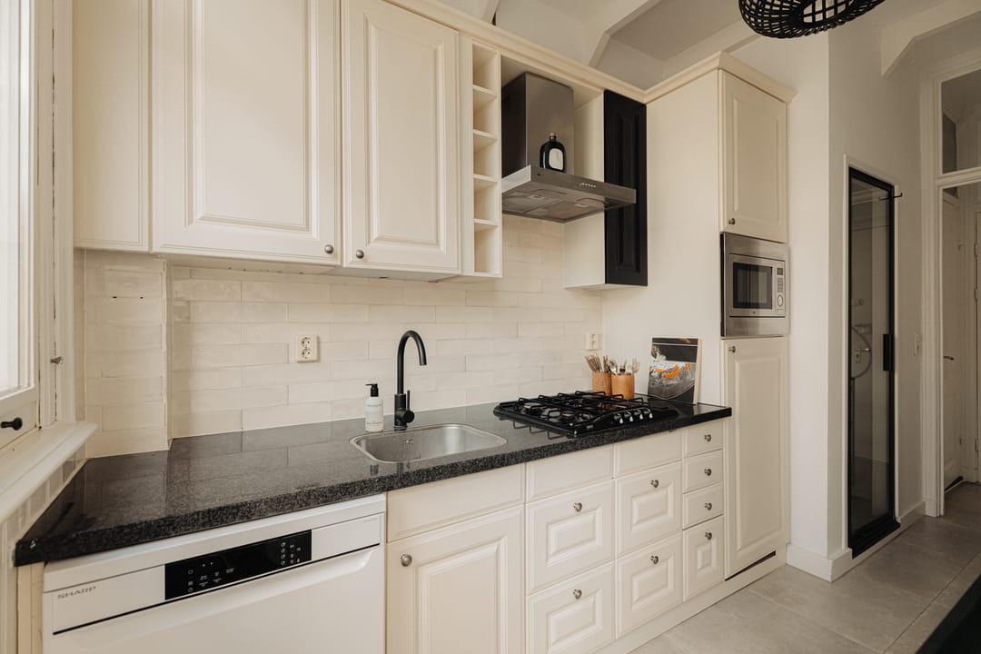 Characterful 2-Bedroom Apartment with Original Details in Oosterparkbuurt — 16