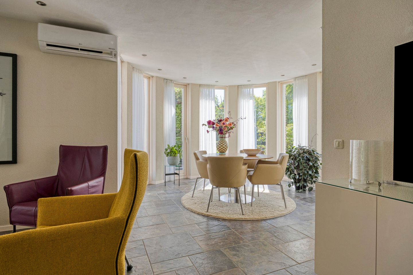 Unique Villa with Delightful Garden — 14