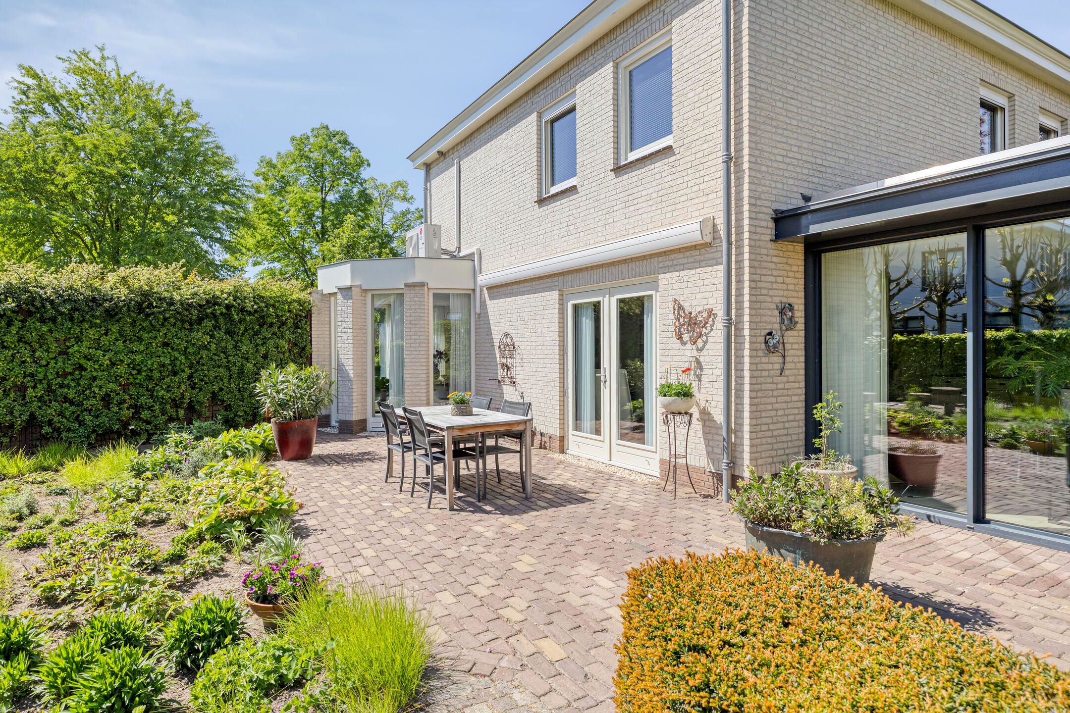 Unique Villa with Delightful Garden — 57