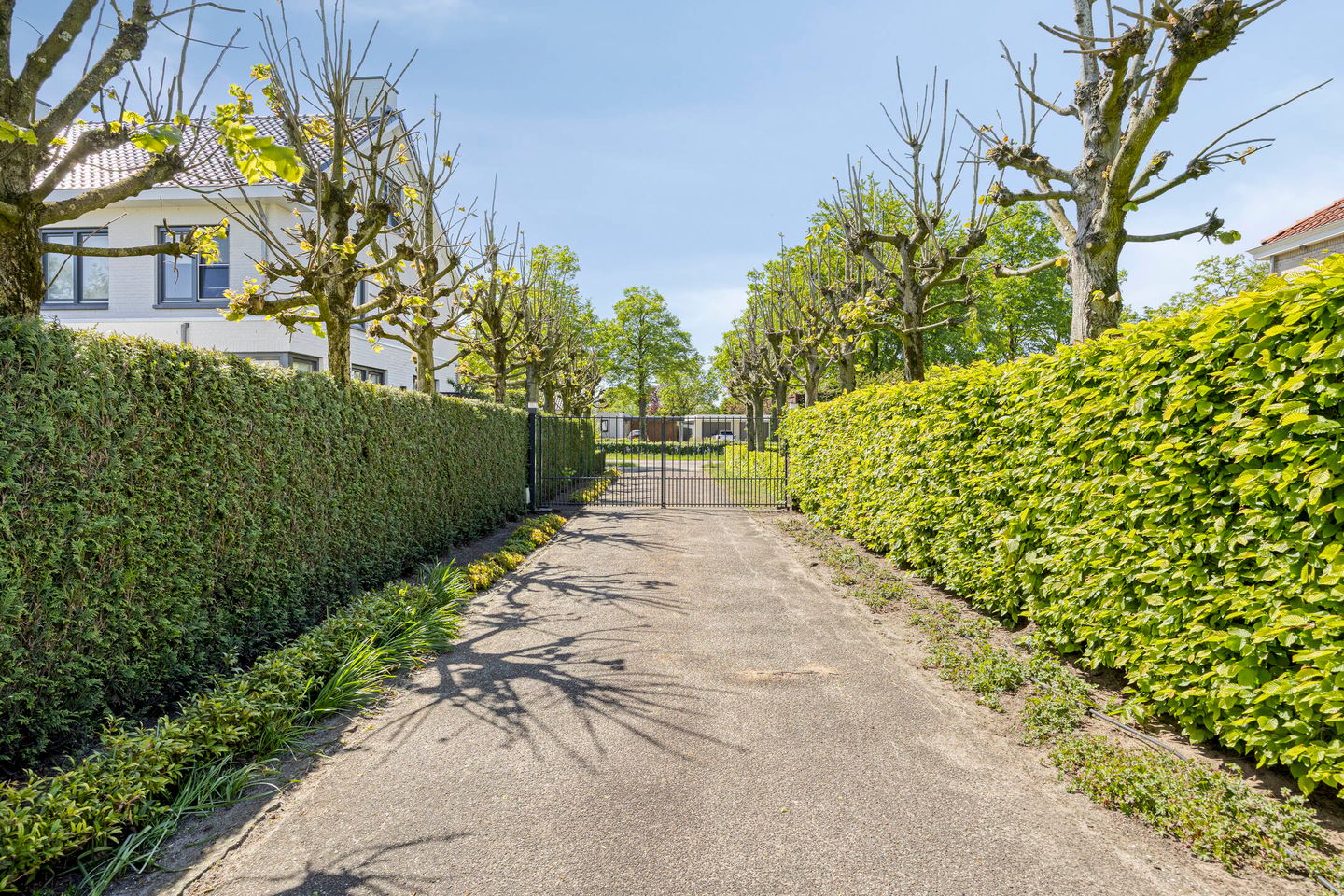 Unique Villa with Delightful Garden — 55