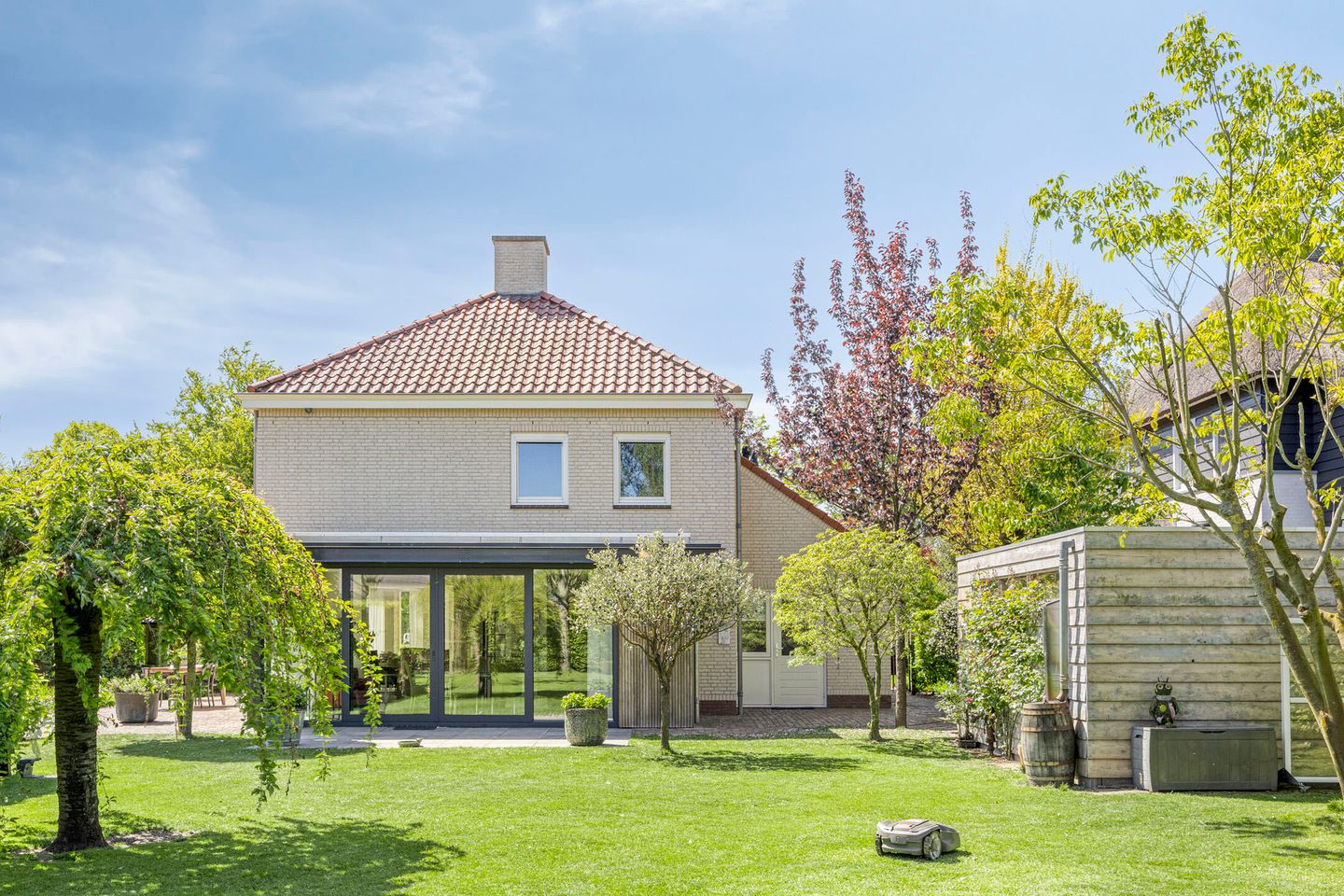 Unique Villa with Delightful Garden — 65