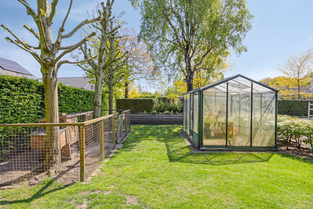 Unique Villa with Delightful Garden — 53