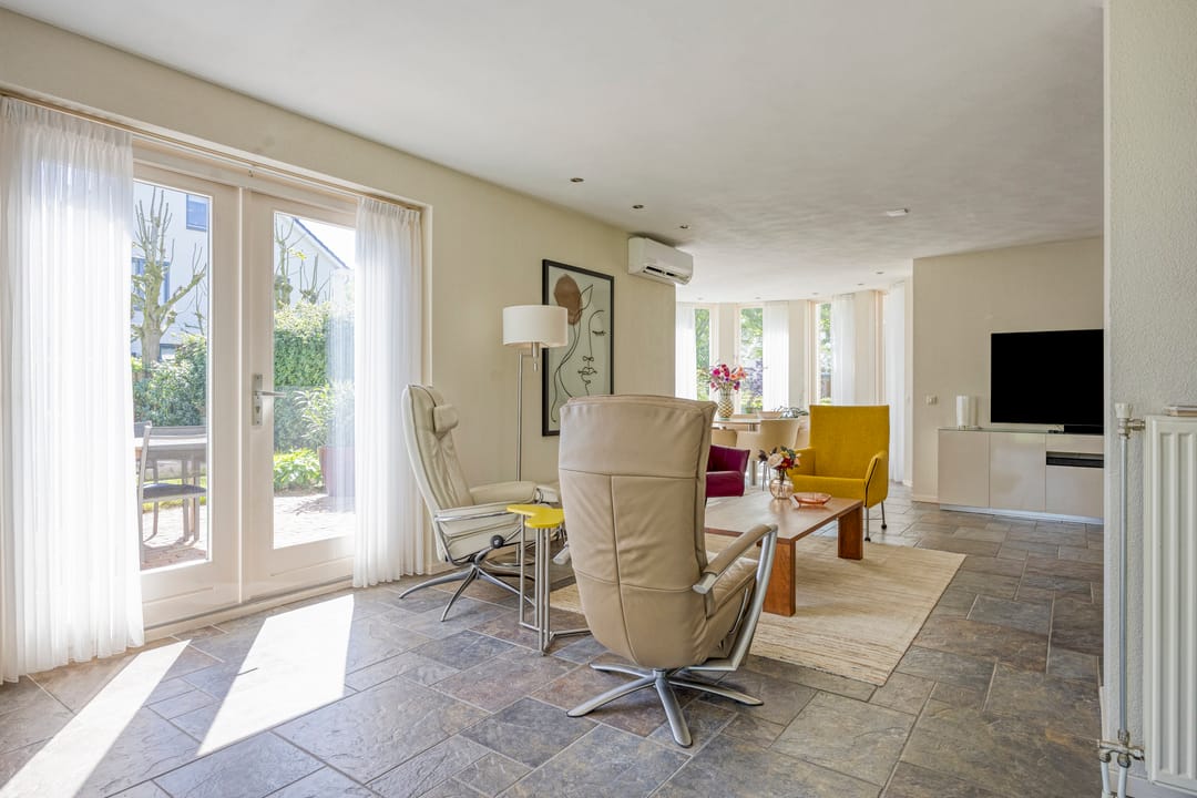 Unique Villa with Delightful Garden — 11
