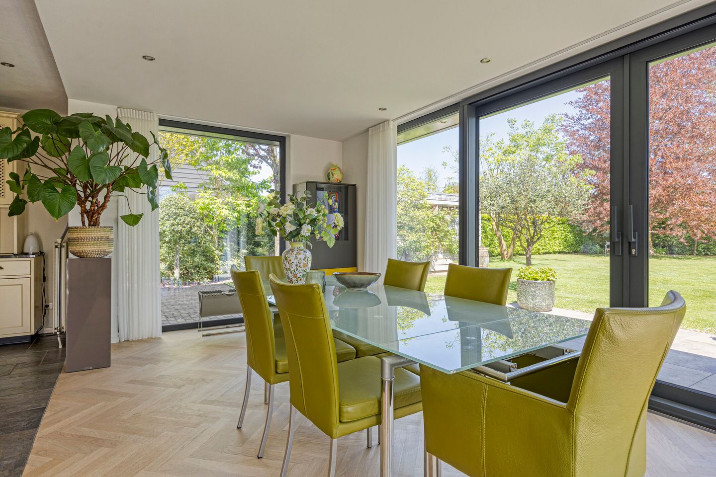 Unique Villa with Delightful Garden — 19